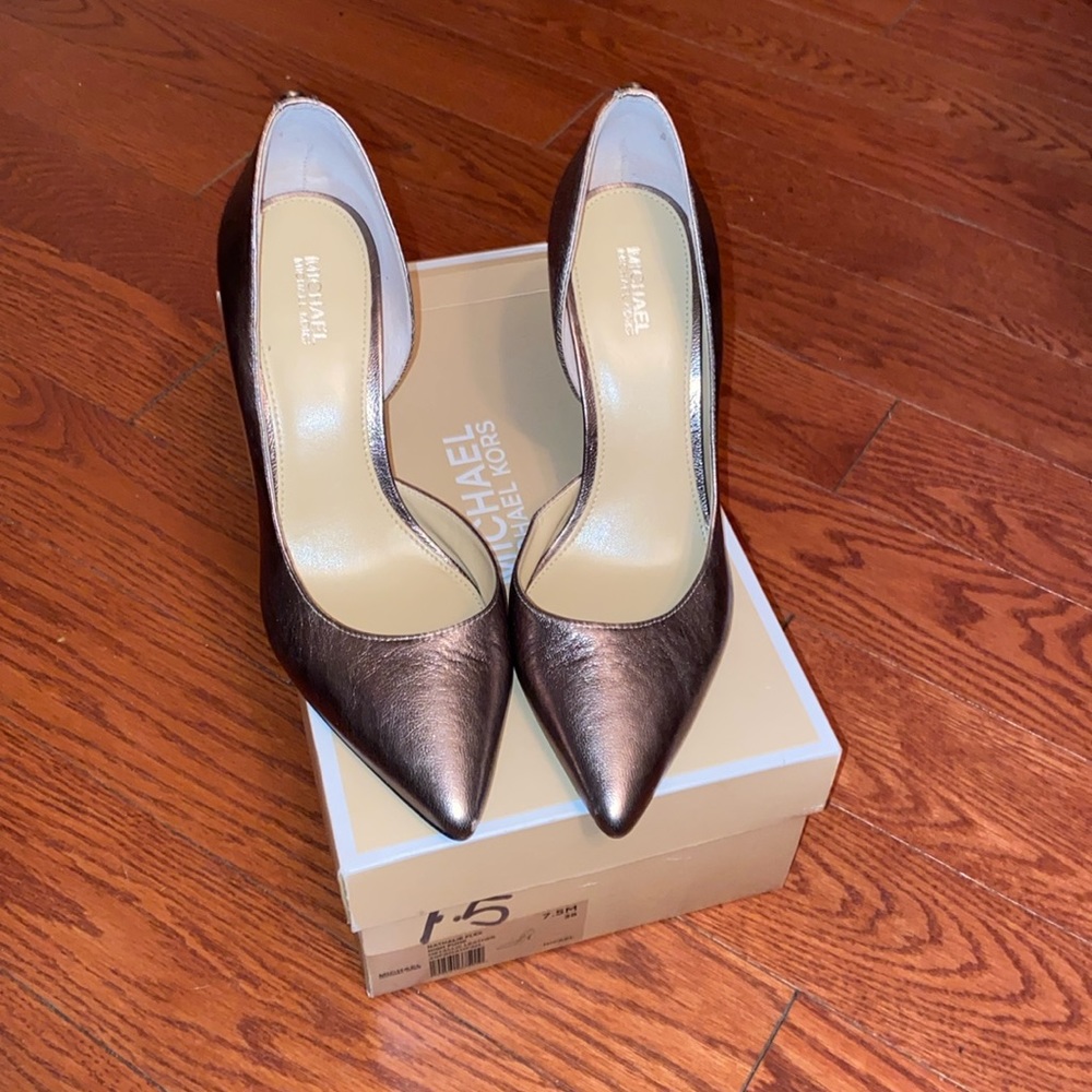 Pre owned Michale Kors Leather heels